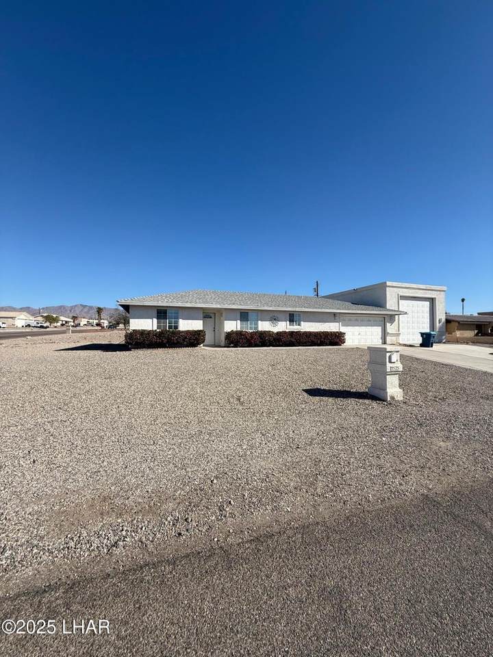 2525 Tanglewood Dr - Photo 1