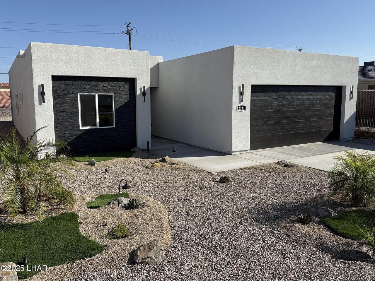 2211 Sandwood Dr - Photo 1