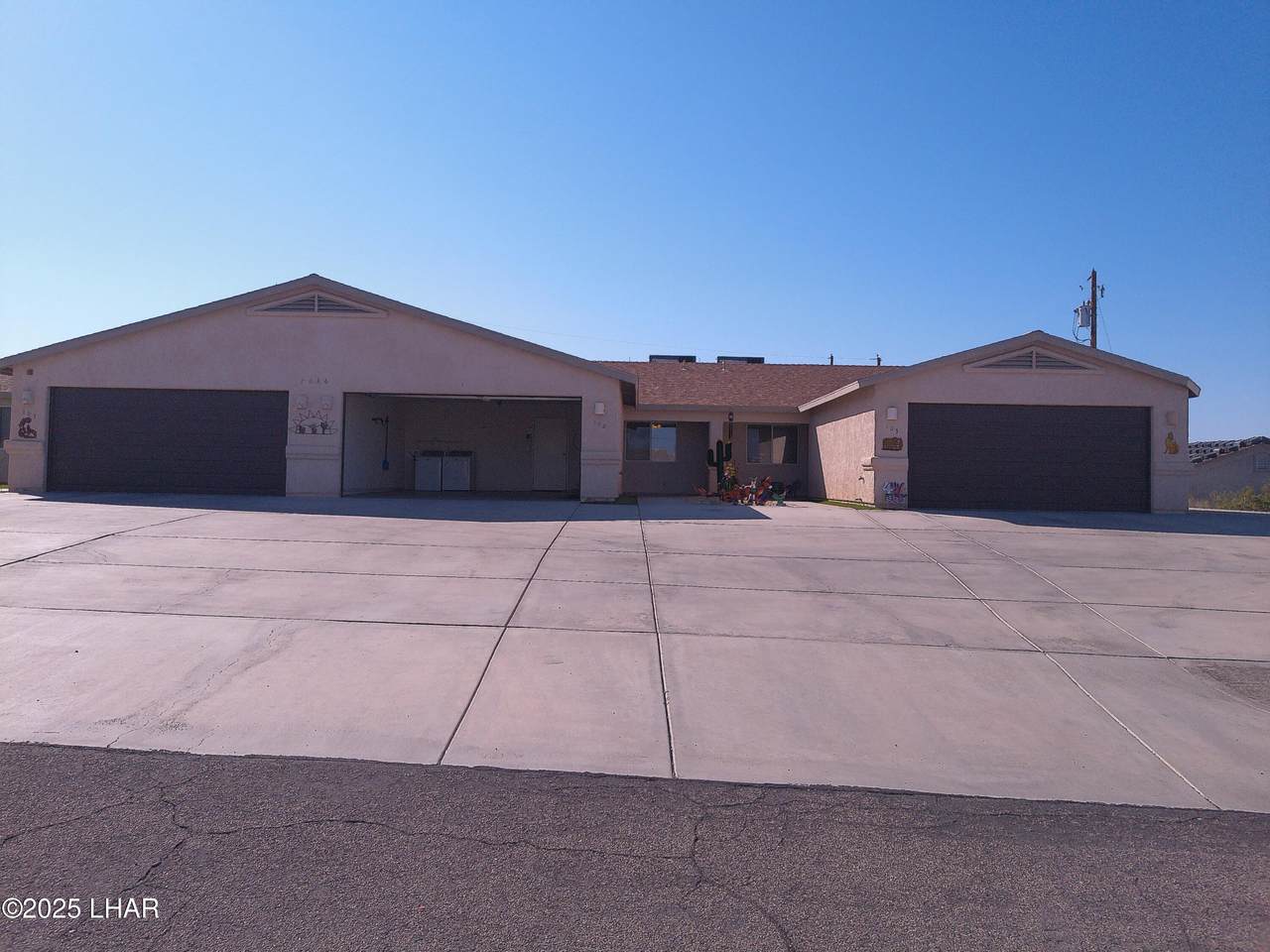 2086 Sandwood Dr - Photo 1
