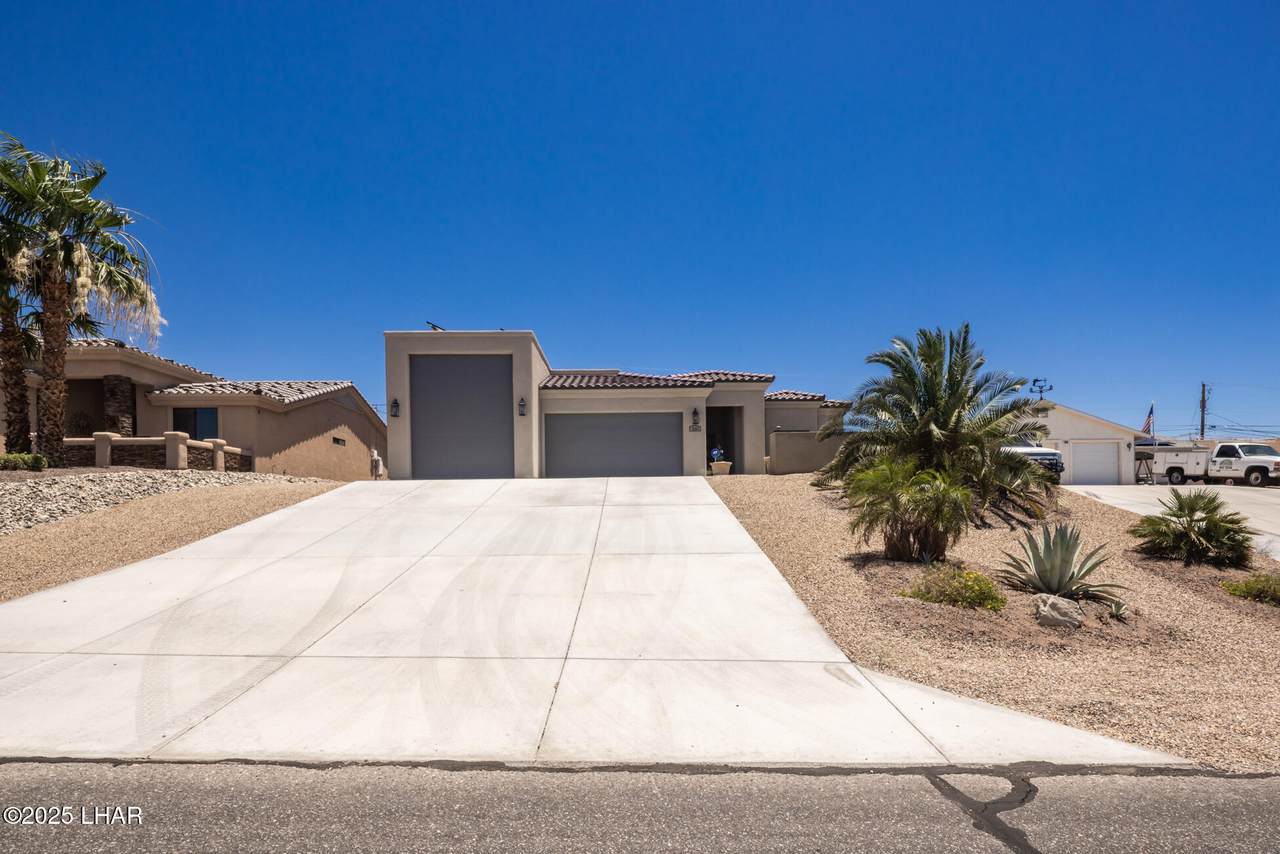 3256 Pioneer Dr - Photo 1