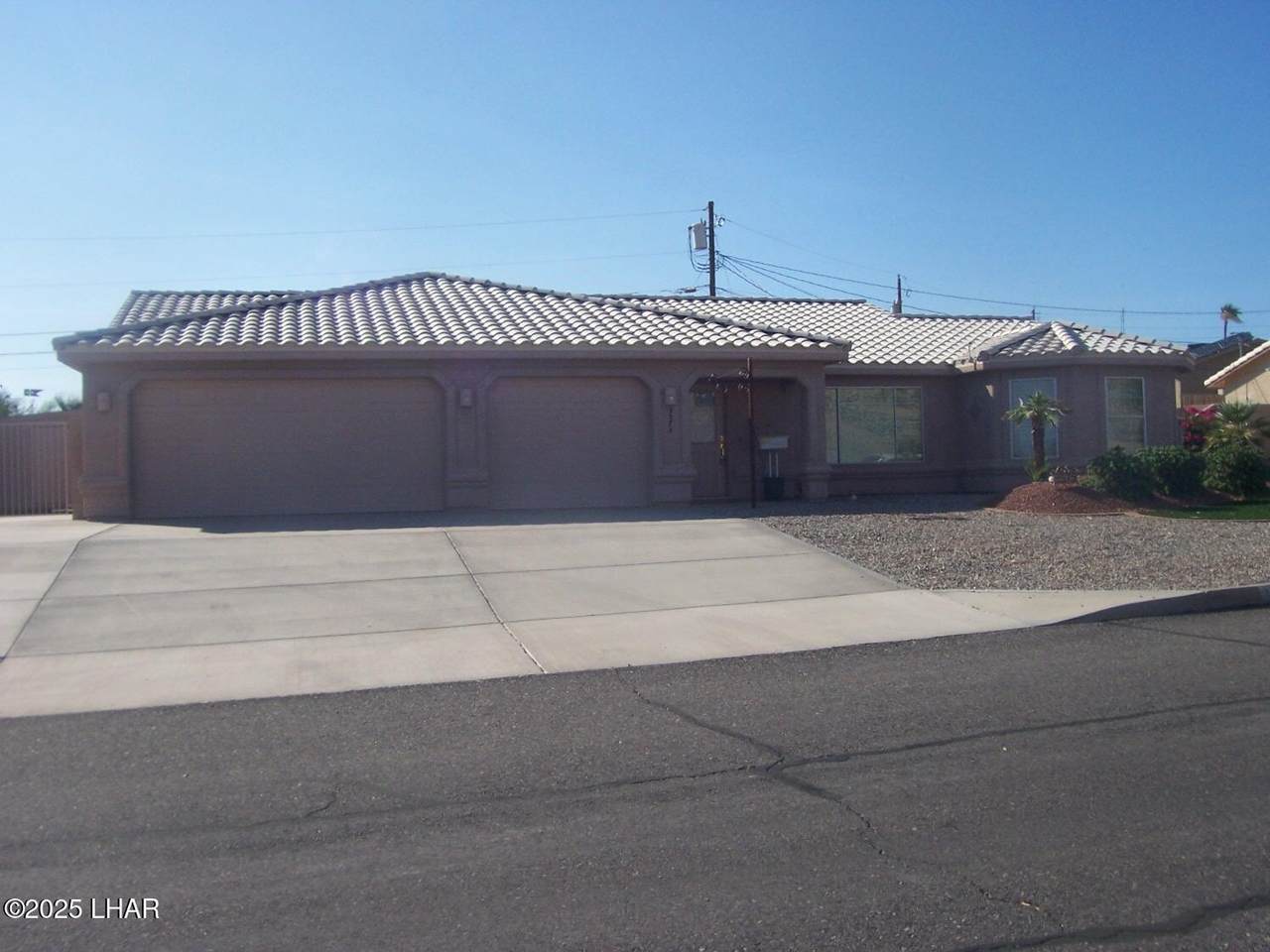 3575 Bluecrest Dr - Photo 1