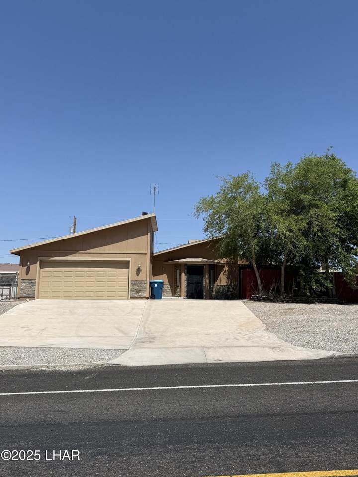3231 Daytona Ave - Photo 1