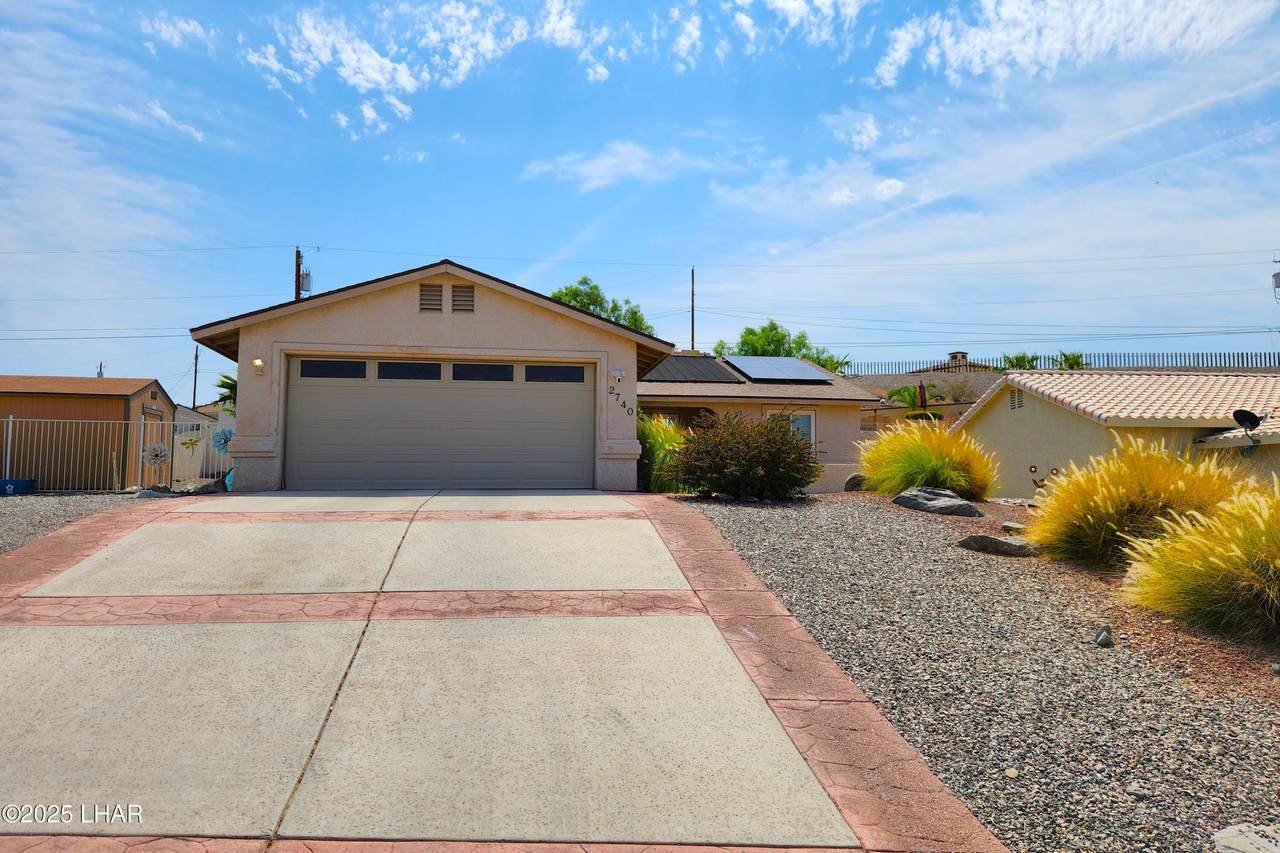 2740 Arcadia Dr - Photo 1