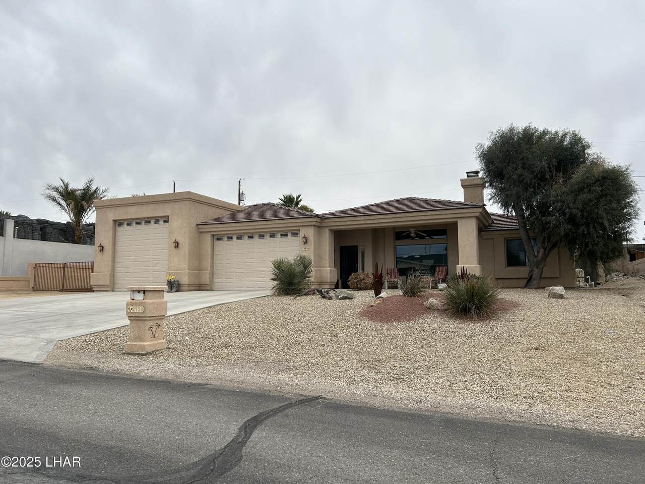 2730 Empress Ct - Photo 1