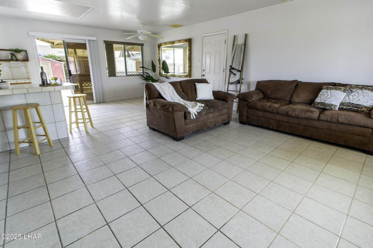 825 Manor Dr - Photo 1
