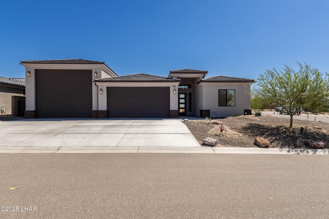 1631 Laurel Dr - Photo 1