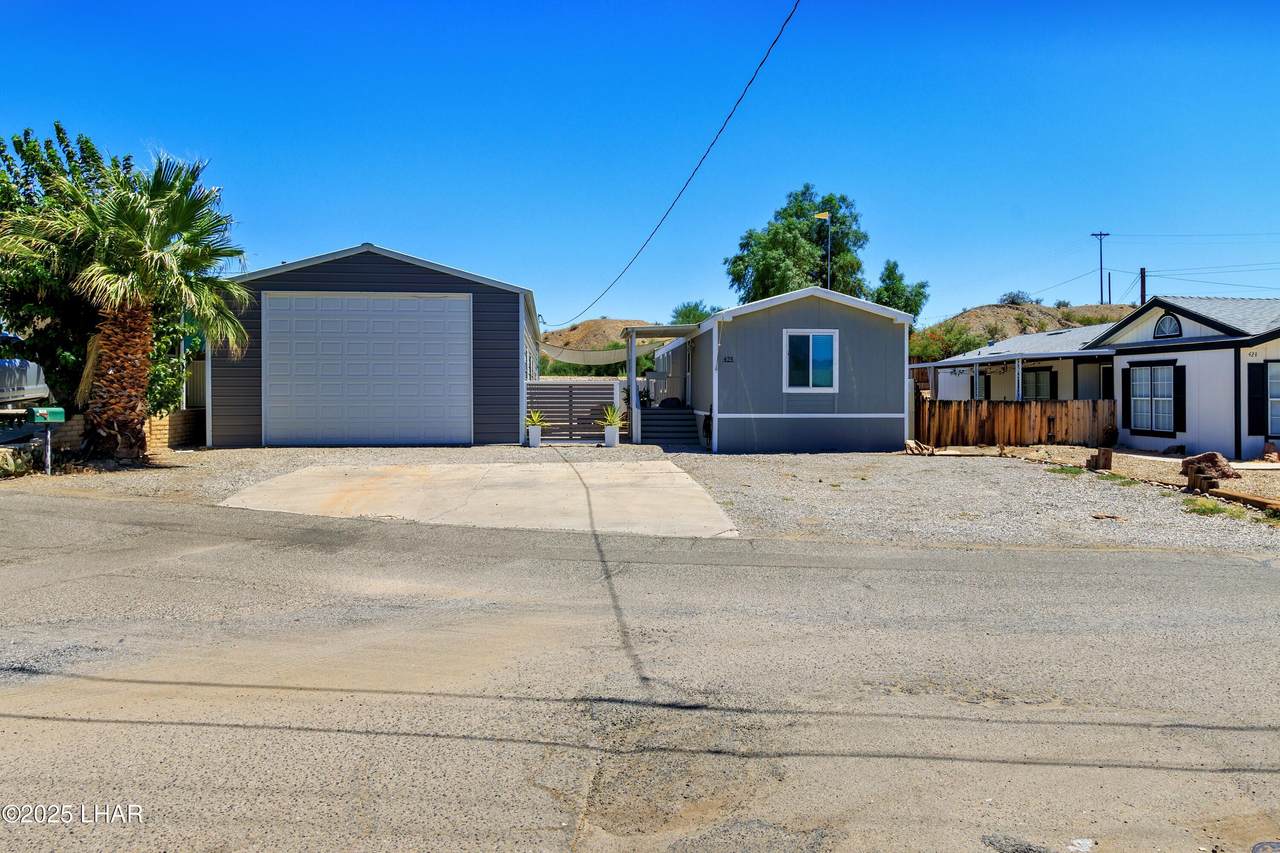 425 Bluewater Dr - Photo 1