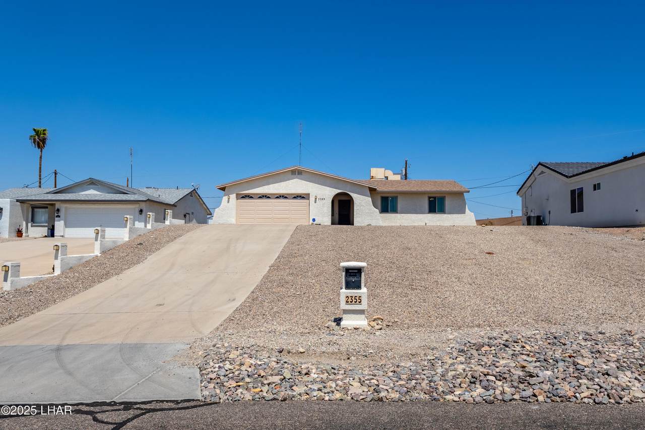 2355 Huntington Dr - Photo 1