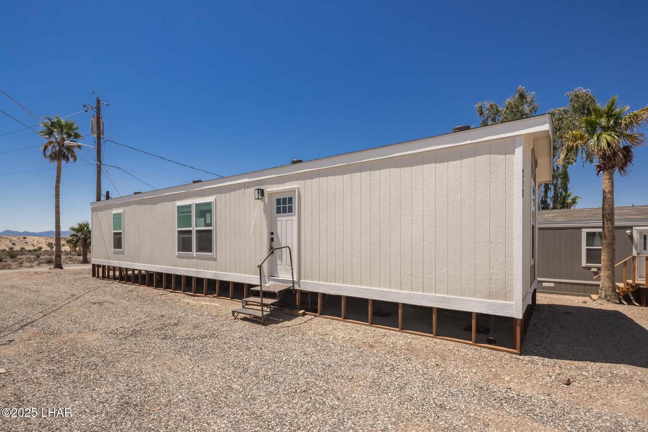 1100 Riverside Dr - Photo 1