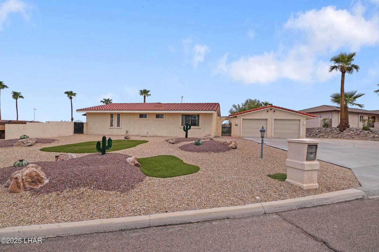 2041 Oak Dr - Photo 1