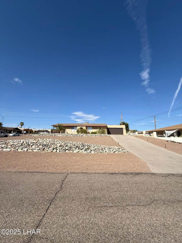 658 Yosemite Dr - Photo 1