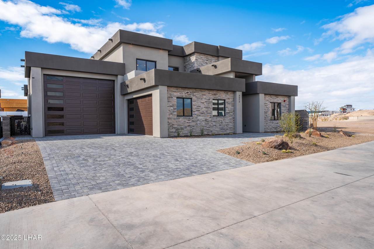 2513 Flat Irons Ln - Photo 1