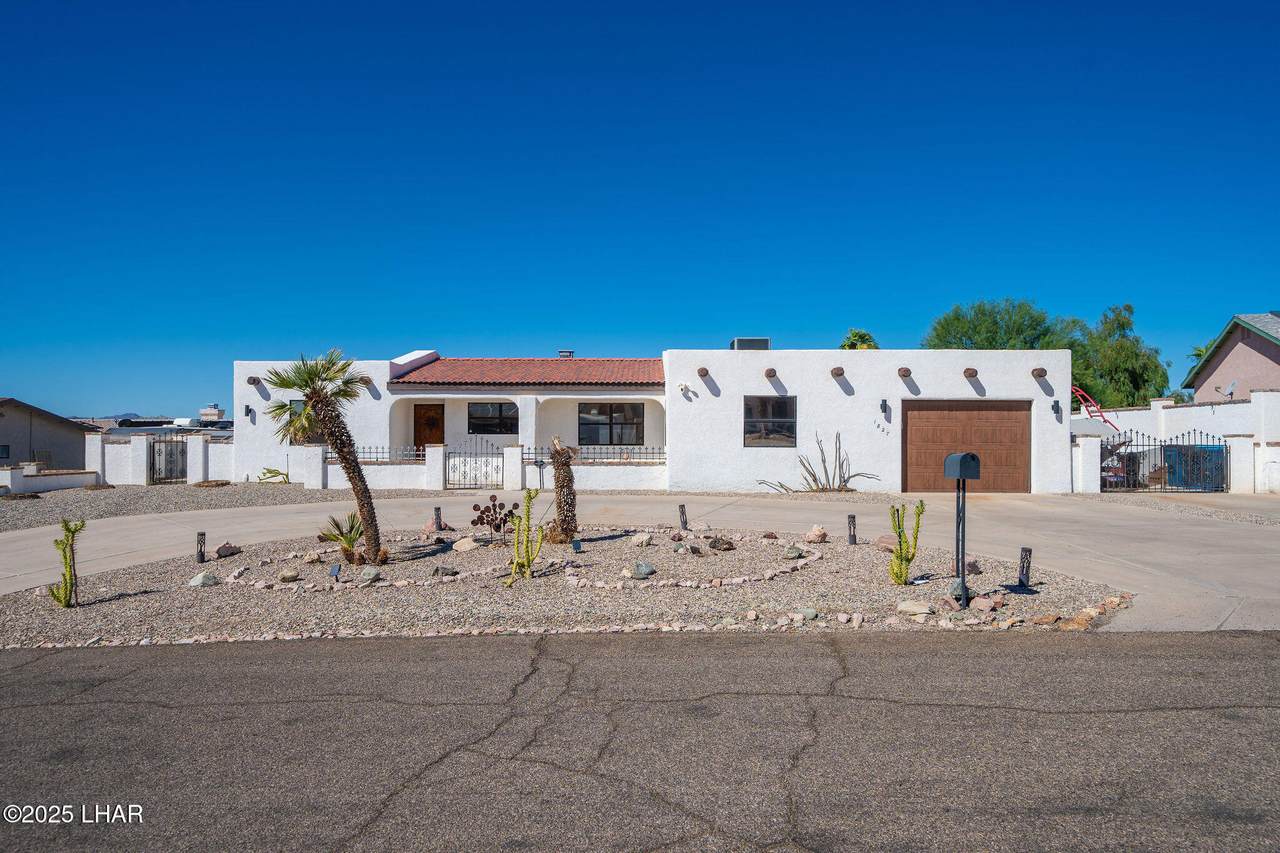 1827 Combat Dr - Photo 1