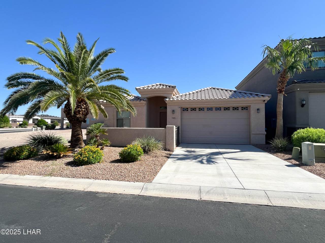 745 Malibu Dr - Photo 1