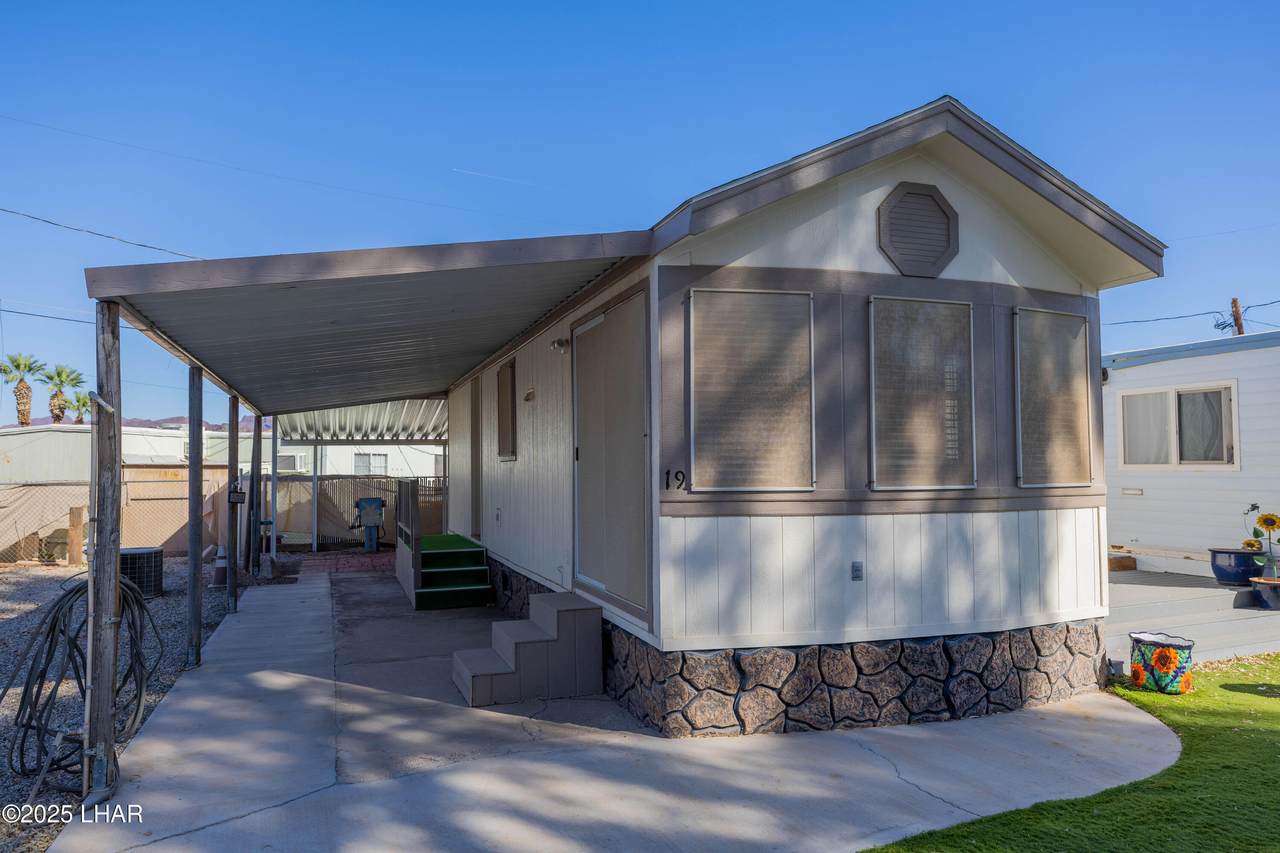 8020 Riverside Dr - Photo 1