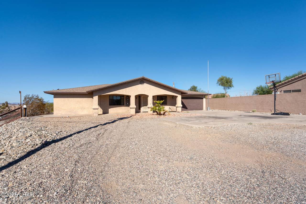 1649 Emerald Dr - Photo 1