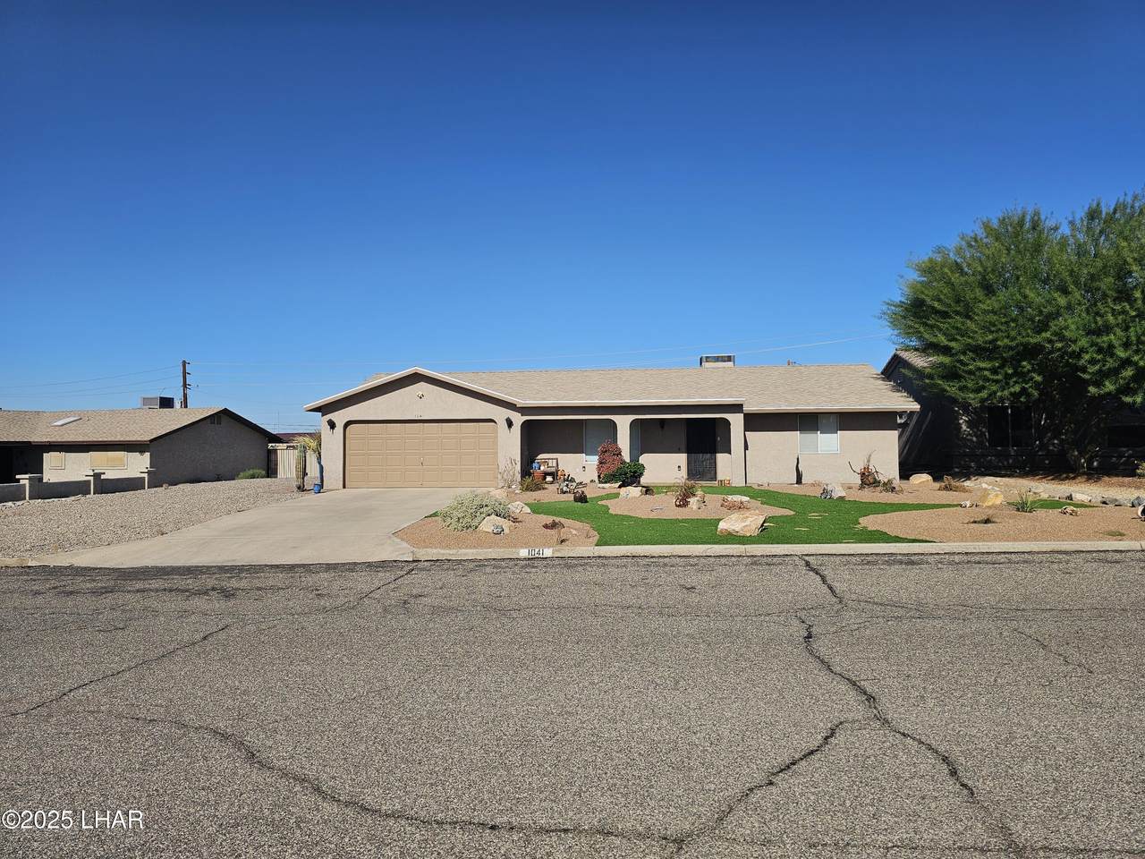 1041 Rolling Hills Dr - Photo 1