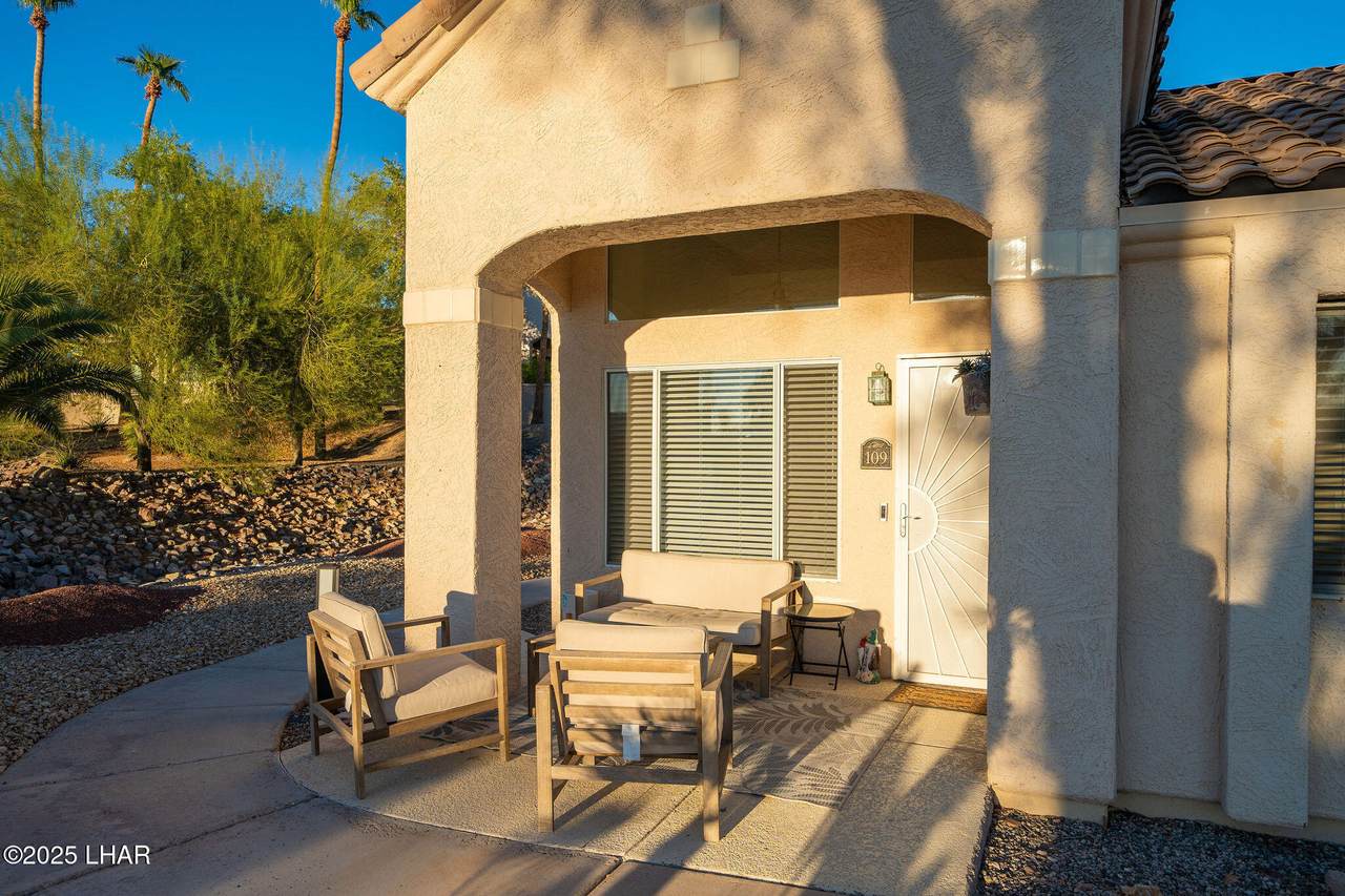 470 Acoma Blvd - Photo 1