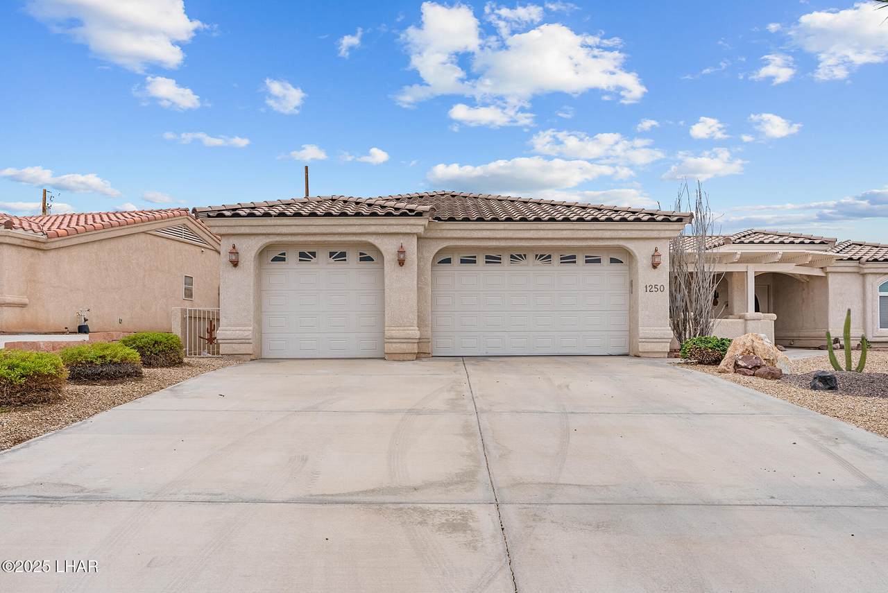 1250 Park Terrace Ave - Photo 1