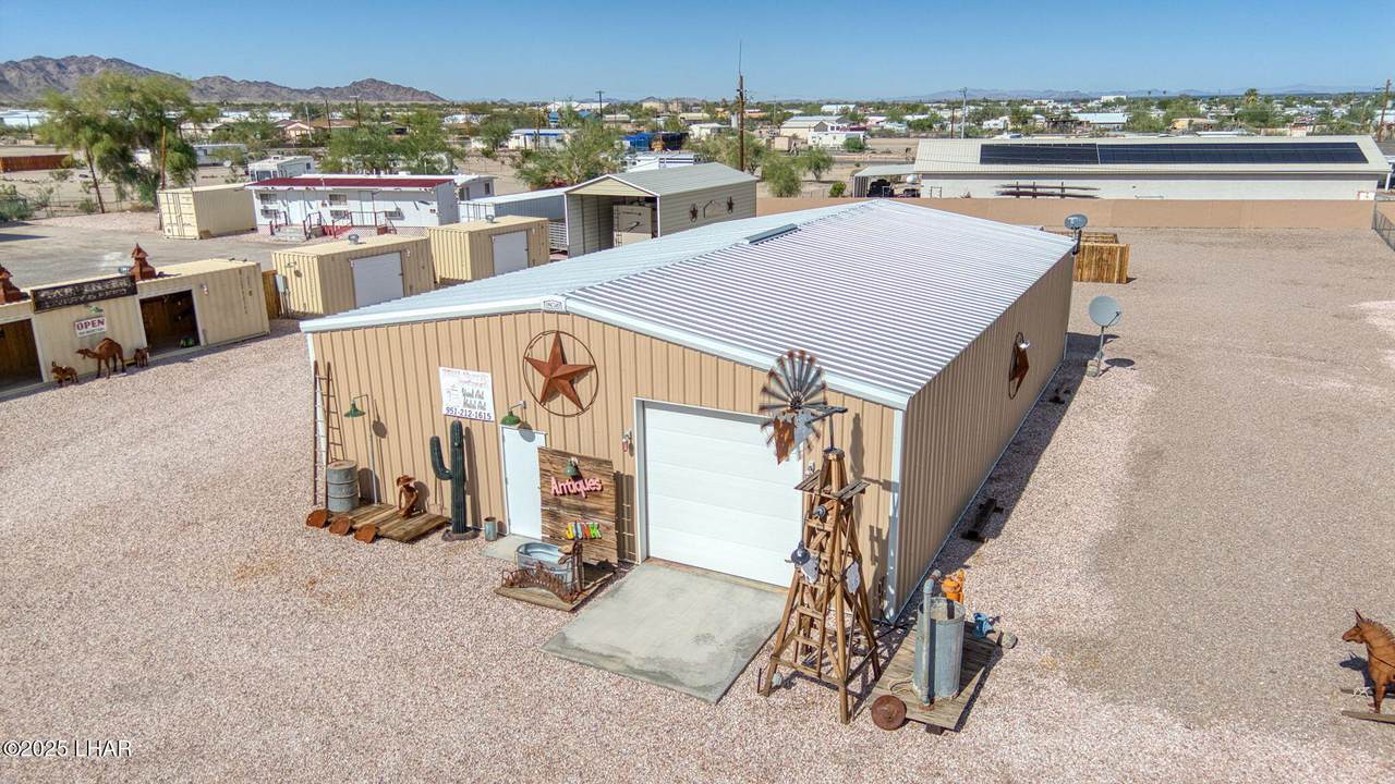 864 Main St - Photo 1