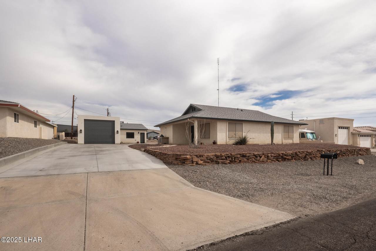 1582 Brodie Dr - Photo 1