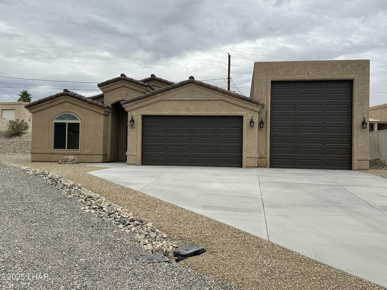 990 Hacienda Cir - Photo 1