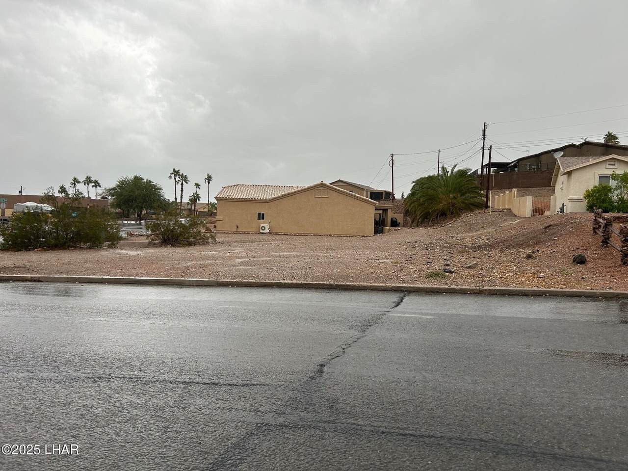 890 Thunderbolt Ave - Photo 1