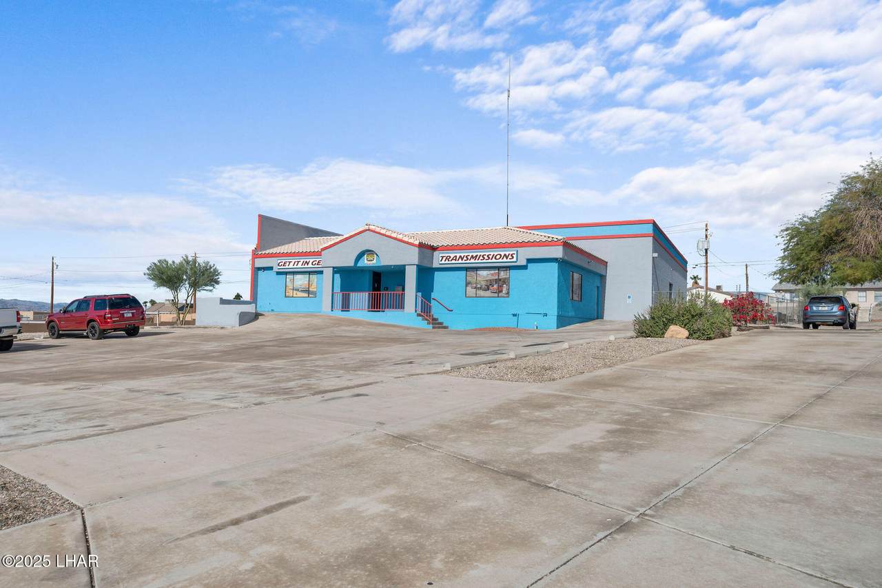 2213 Acoma Blvd - Photo 1