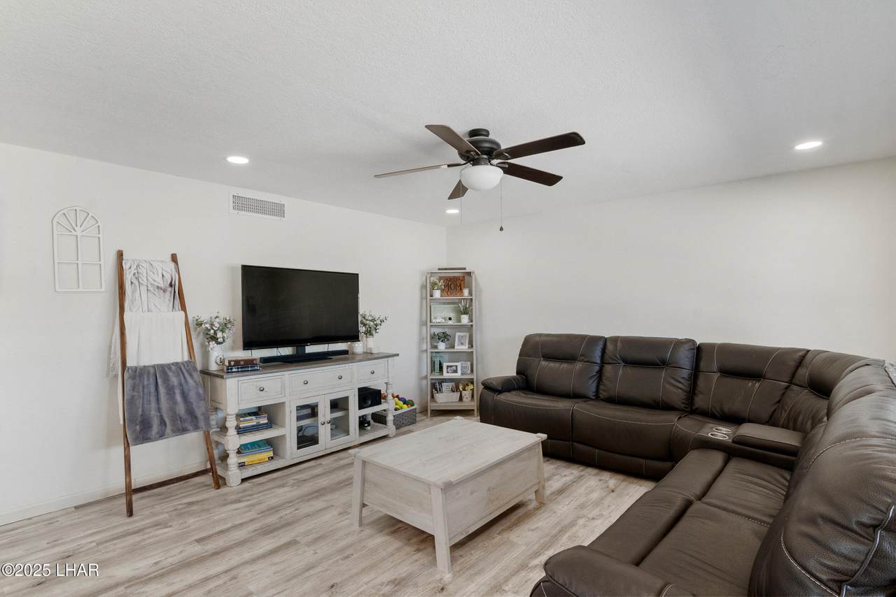 2818 Weekender Ln - Photo 1