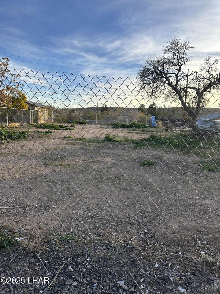 552 Park St - Photo 1