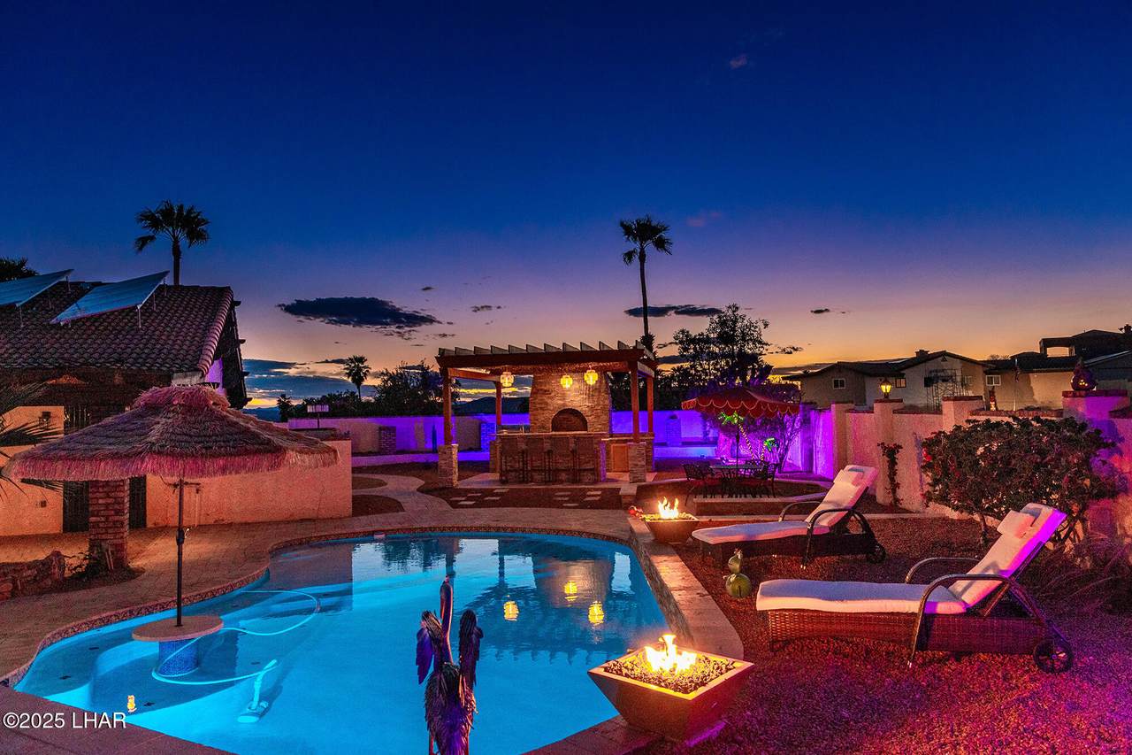 344 Acoma Blvd - Photo 1