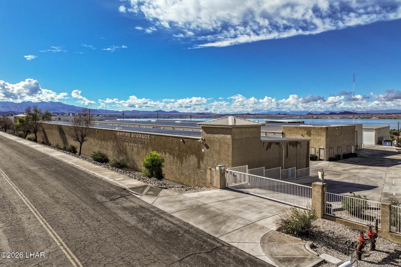 1025 Empire Dr - Photo 1