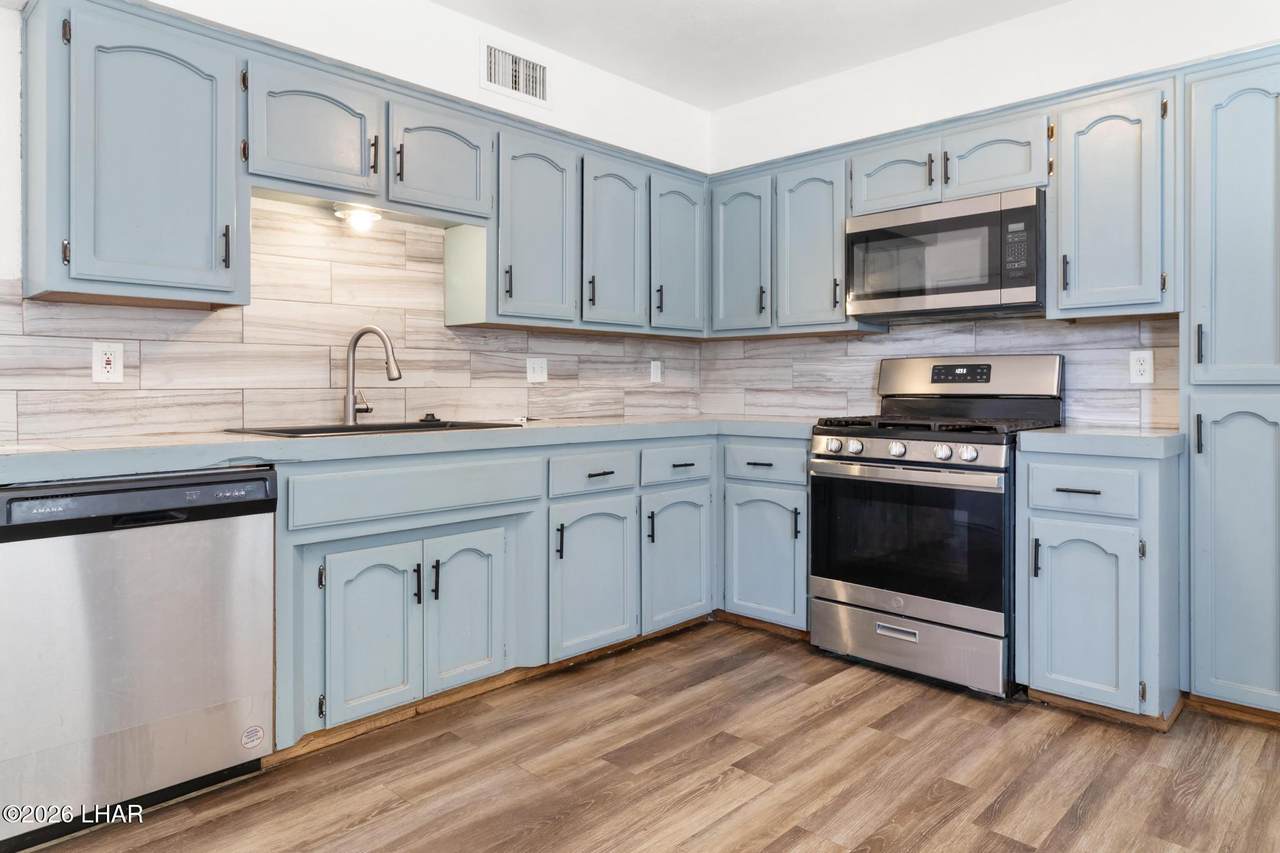 1955 Motor Ave - Photo 1