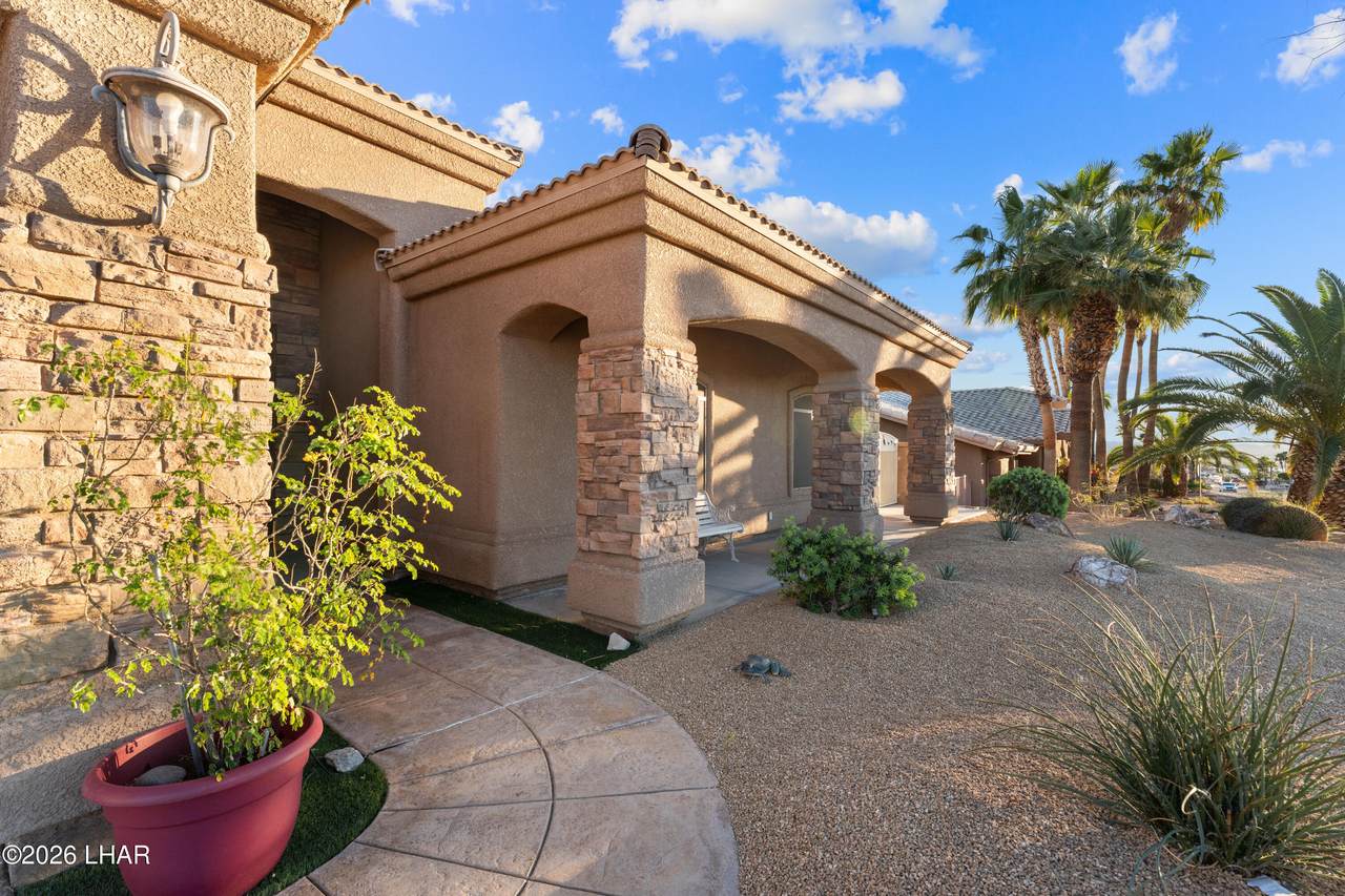 2390 Jamaica Blvd - Photo 1