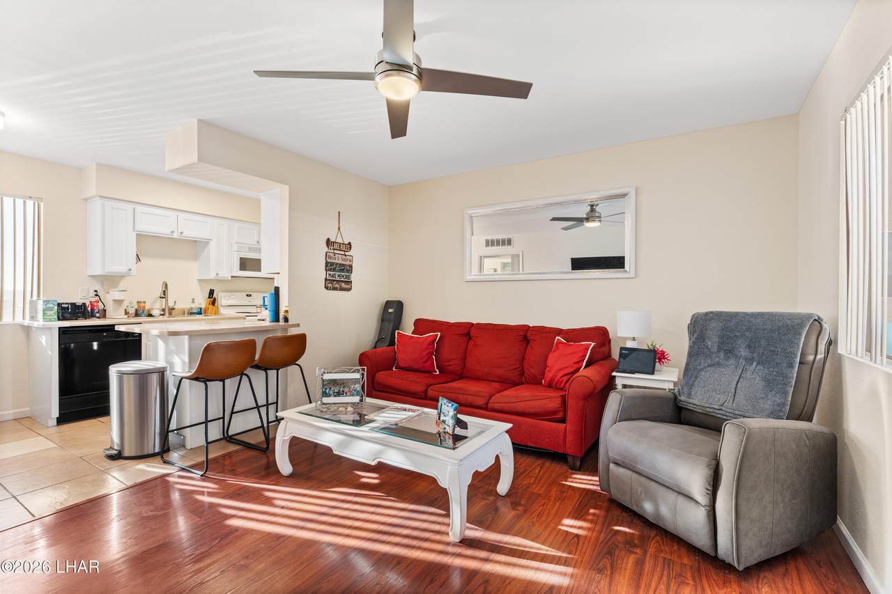 2100 Swanson Ave - Photo 1