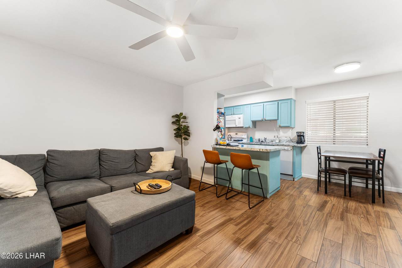 2100 Swanson Ave - Photo 1