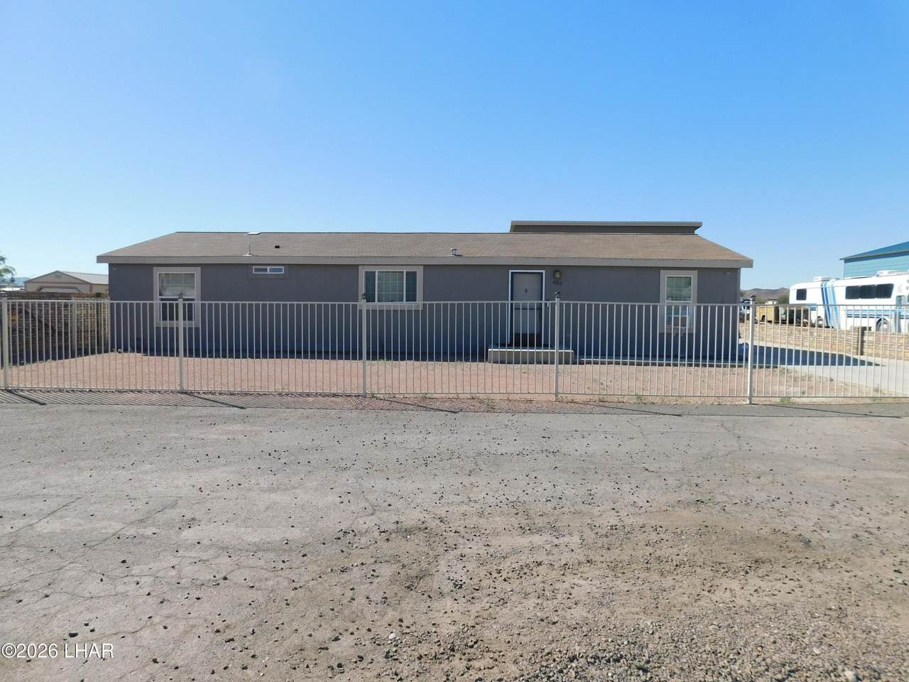 655 Cowell St - Photo 1