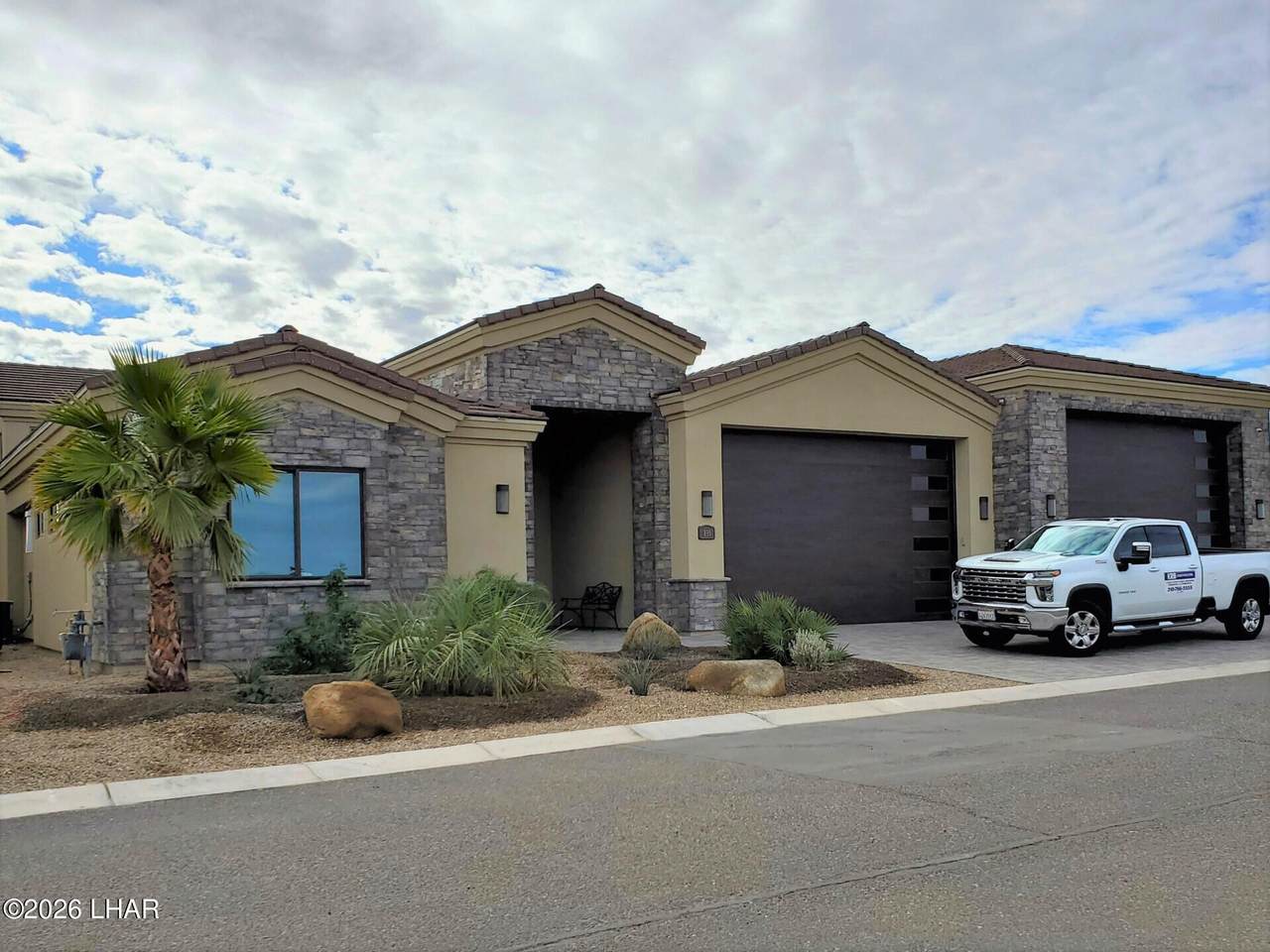 895 Bella Vista Dr - Photo 1