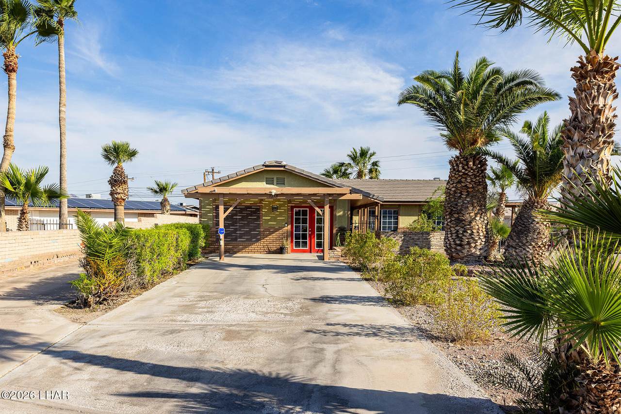 1718 Hilltop Cir - Photo 1