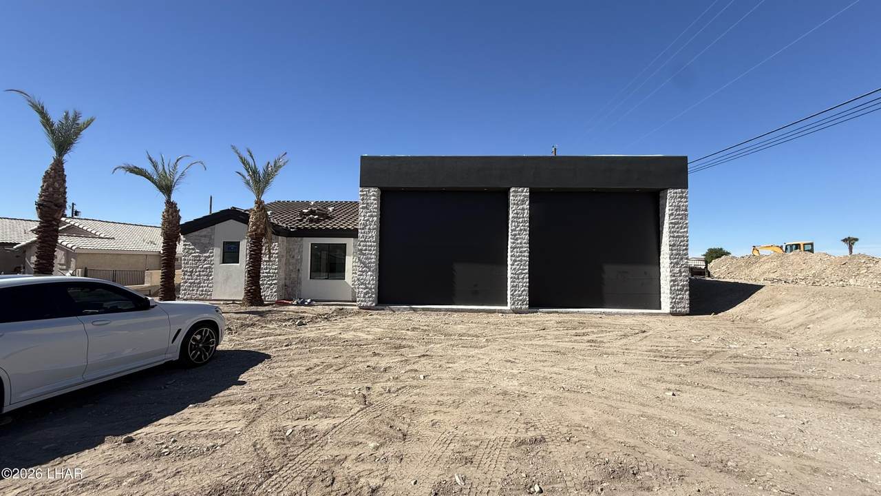 691 Acoma Blvd - Photo 1