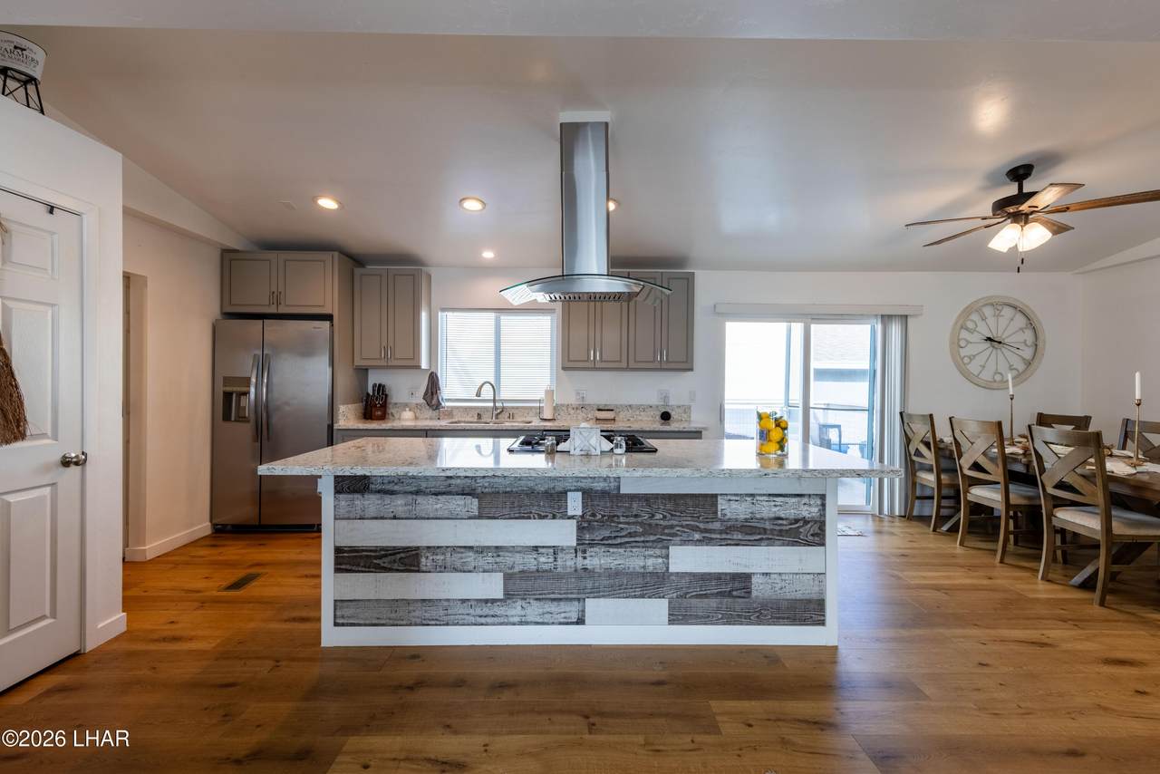 https://bt-photos.global.ssl.fastly.net/lakehavasu/1280_boomver_1_1040233-2.jpg