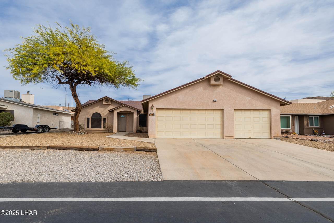 8703 Hopi Dr - Photo 1
