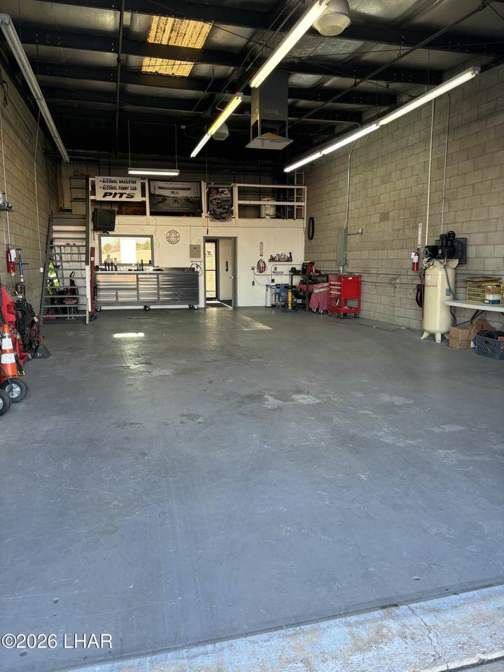 1600 Acoma Blvd - Photo 1