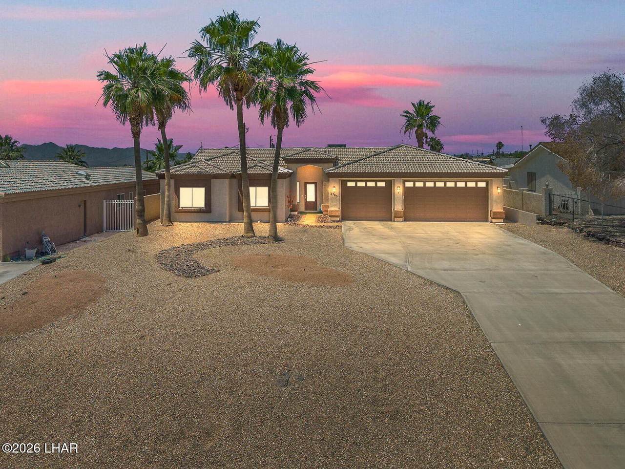 2765 Castaway Dr - Photo 1