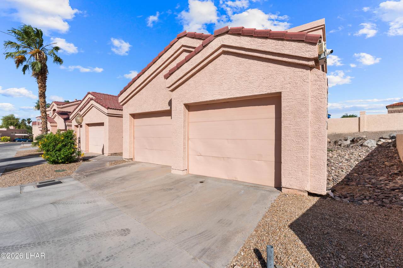 1650 Smoketree Ave - Photo 1