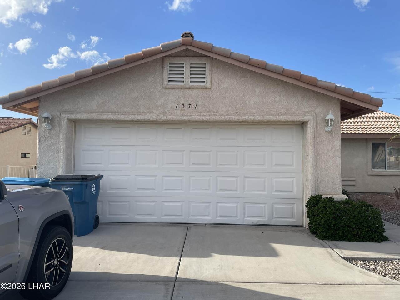 1071 Rolling Hills Dr - Photo 1
