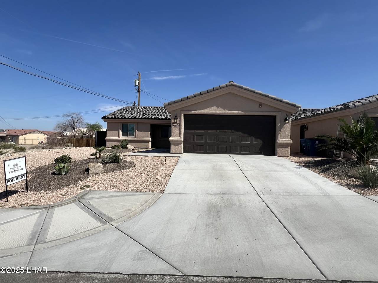 2425 Cloverlawn Dr - Photo 1