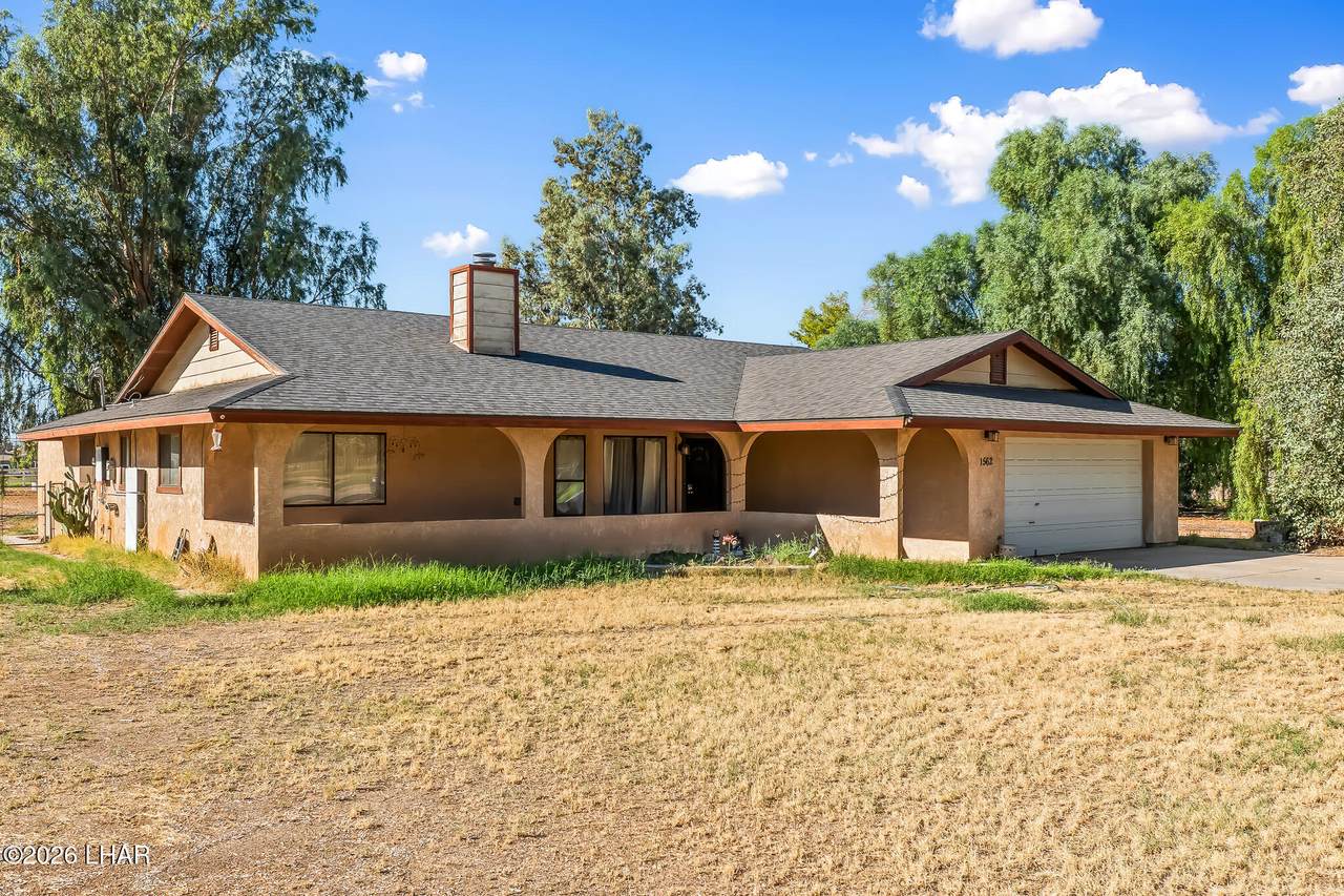 1562 Poplar Dr - Photo 1