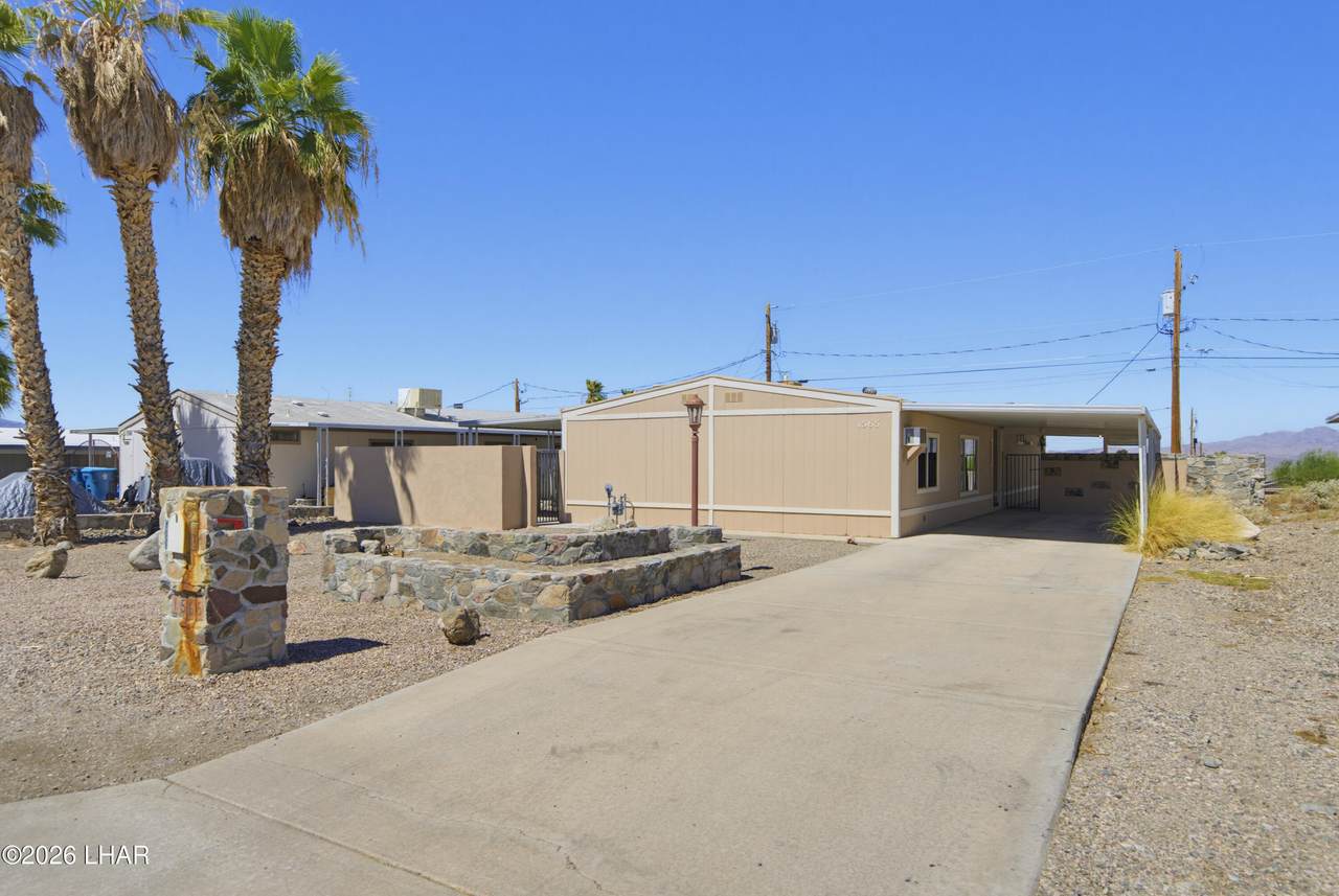 1565 Russell Dr - Photo 1