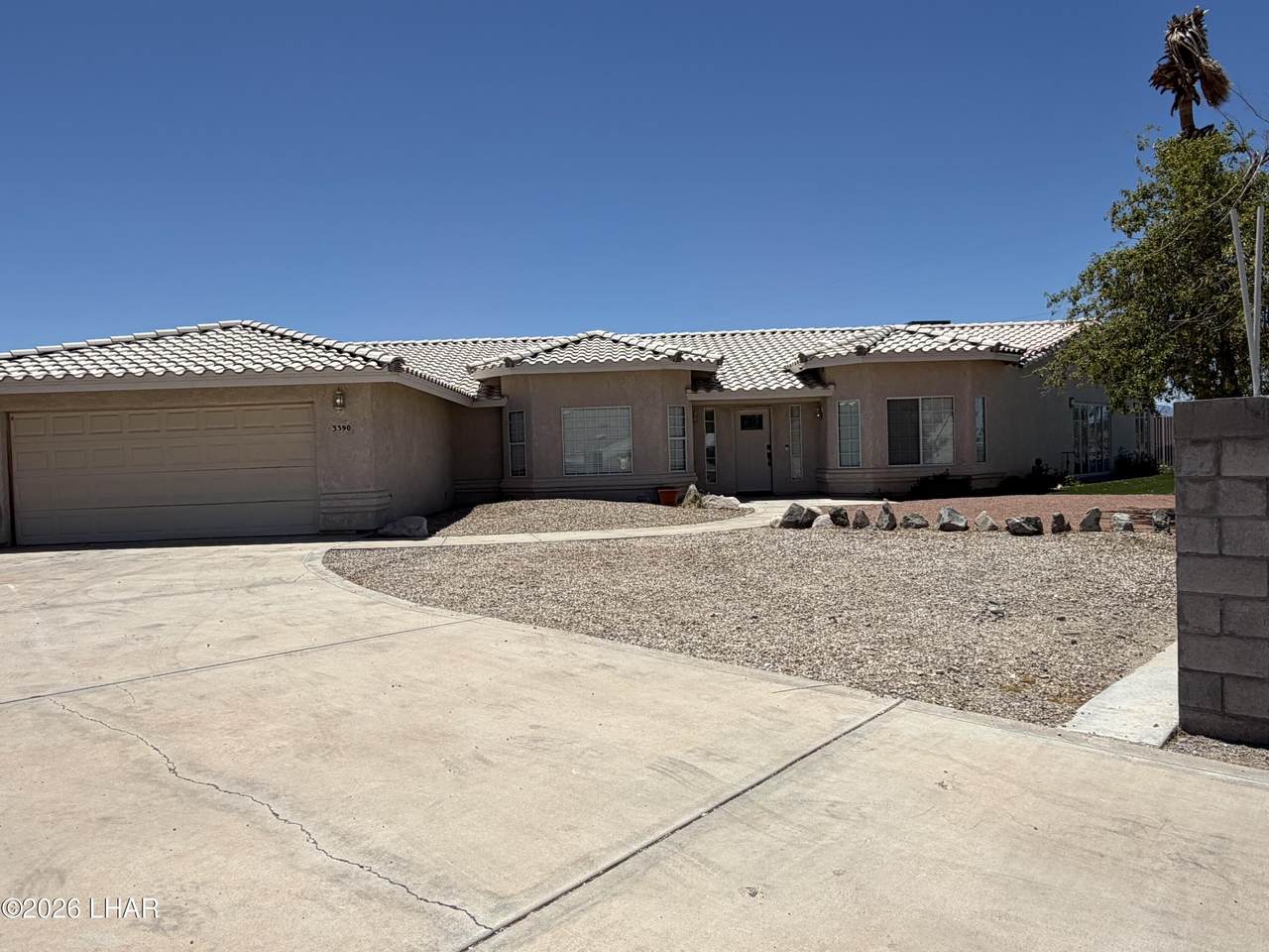 3390 Amberwood Ave - Photo 1
